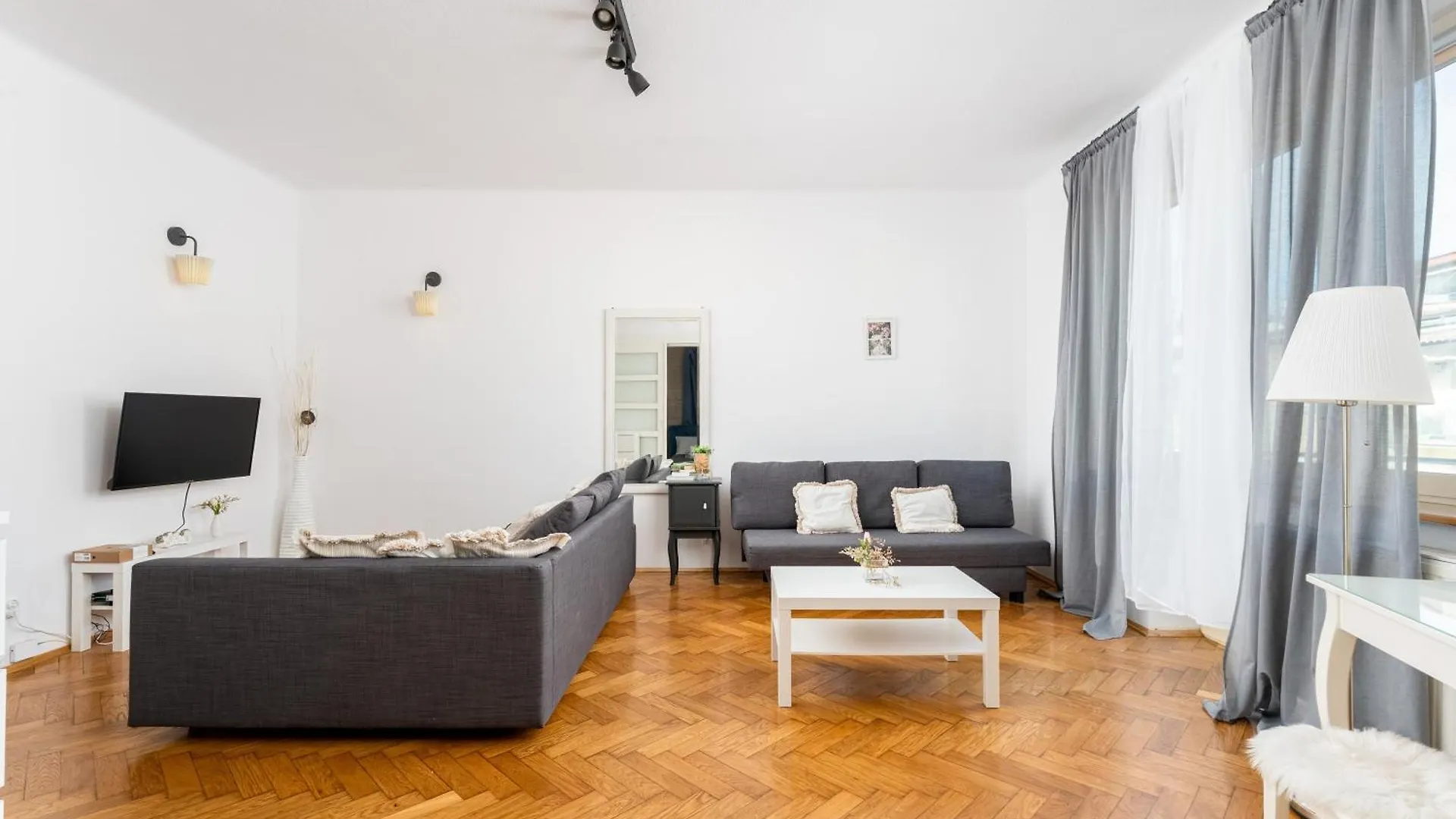 Vistula River Spacious Apartment Krakow Poland
