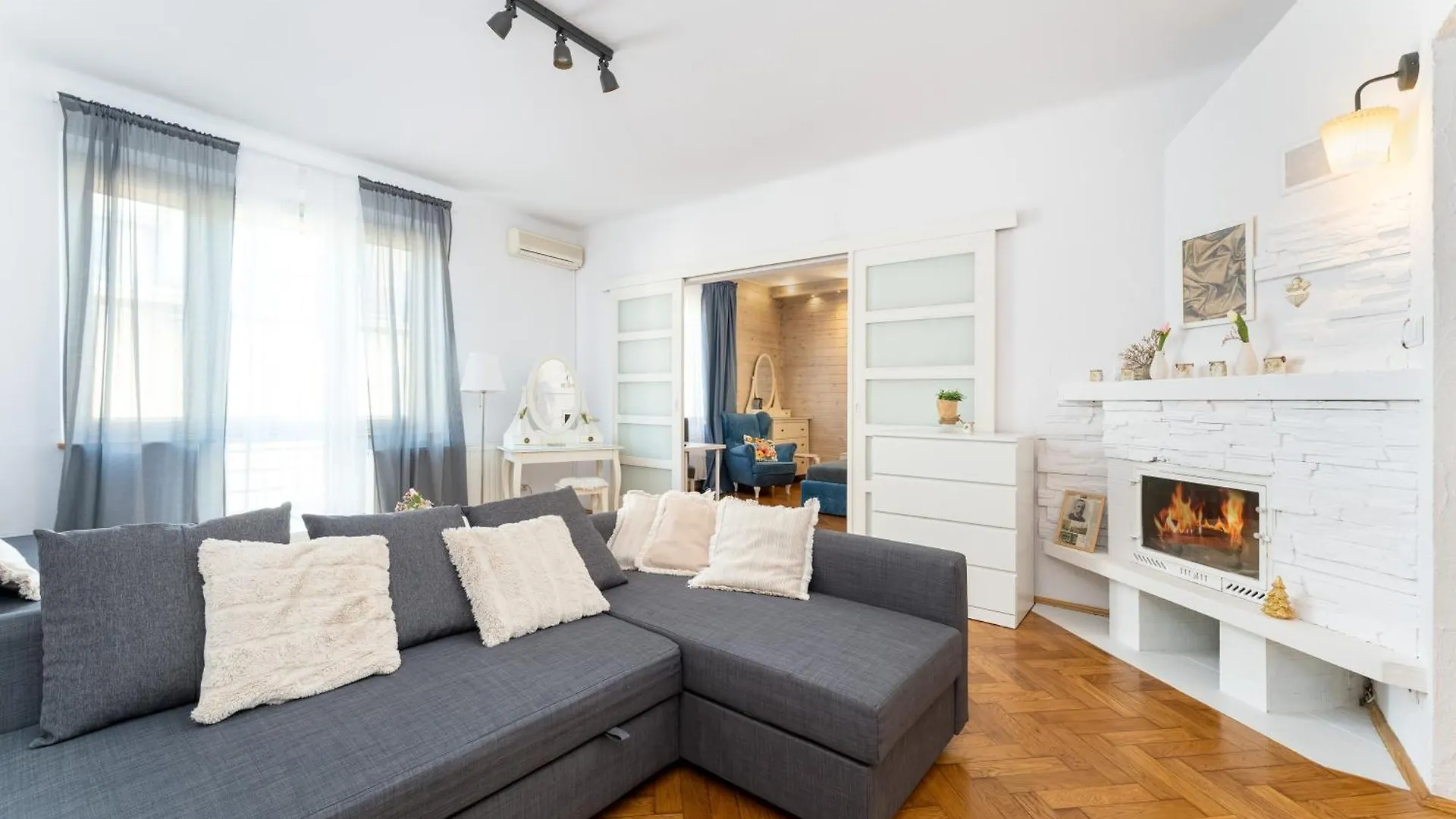 Vistula River Spacious Apartment Krakow